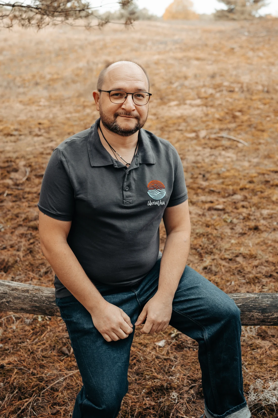 Markus Hayer, Gründer von UndaViva, im anthrazitfarbenen Poloshirt mit UndaViva-Logo