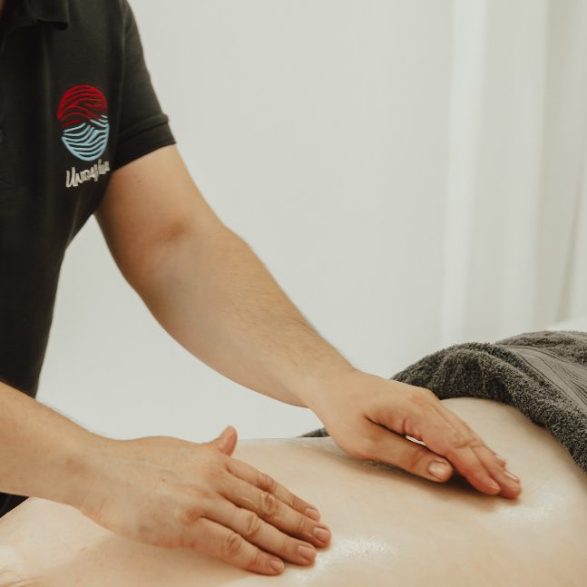 Sanfte Breuss-Massage zur Regeneration der Wirbelsäule